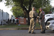 父母是否应该与孩子谈论德州小学枪击事件？专家这么说…